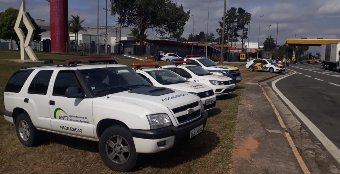 ARTESP apreende ônibus irregular com passagens comercializadas por aplicativo na Castello Branco