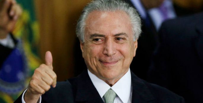 Temer vence e derruba parecer da CCJ que pedia para processar o presidente