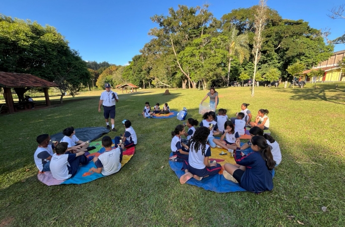 Alunos de escola municipal participam de palestra alusiva ao Dia da Abelha