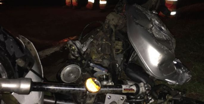 Caminhão derruba e arrasta moto pela Rodovia SP-255 -  Avaré