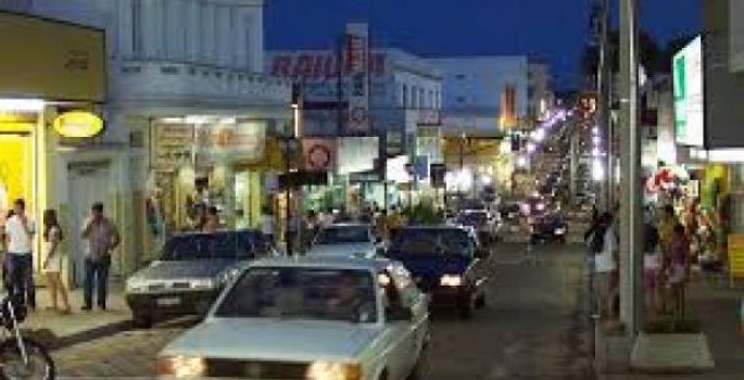 Nesta sexta-feira, 11,  comércio ficará aberto até as 22hs