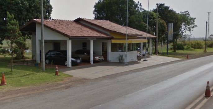Mulher suspeita de atropelar policiais rodoviários é detida e presta depoimento