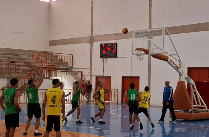 Jovens da Fundação de Iaras e Lins avançam para as semis do Torneio de Basquete