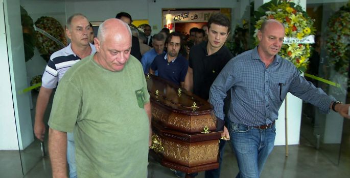 Corpo do jornalista Ricardo Boechat é cremado na Grande SP