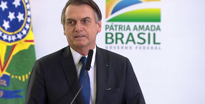 Bolsonaro oficializa criação do 13º salário para beneficiários do Bolsa Família