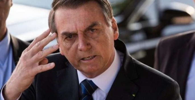 Após demitir Mandetta, Bolsonaro ataca Maia: “Parece que intenção é me tirar do governo”