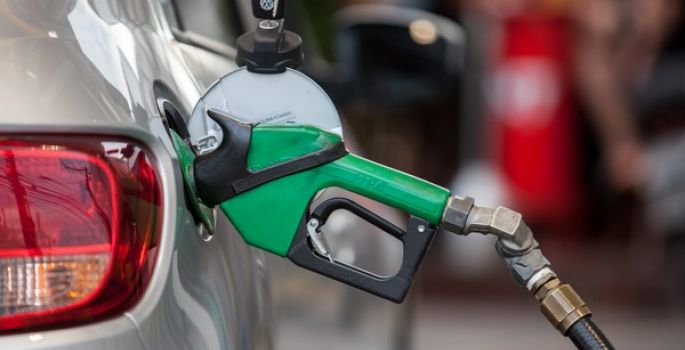 Nova gasolina será mais cara, mas eficiência compensará, diz diretora da Petrobras