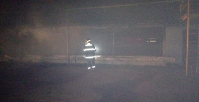 Incêndio destrói galpão de granja e mata pintinhos em Itaí