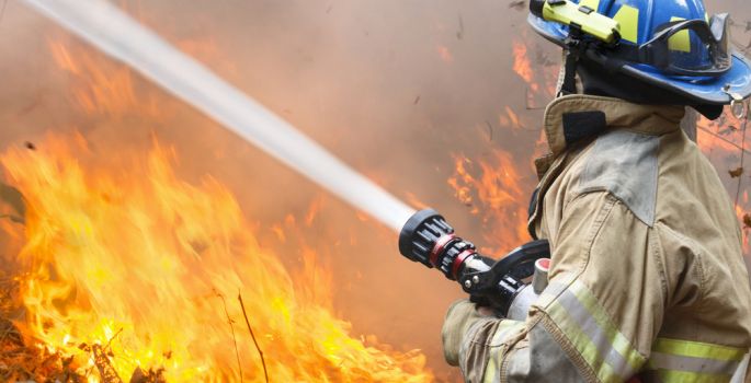 Incêndio atinge casa e carro em Conjunto Habitacional de Avaré