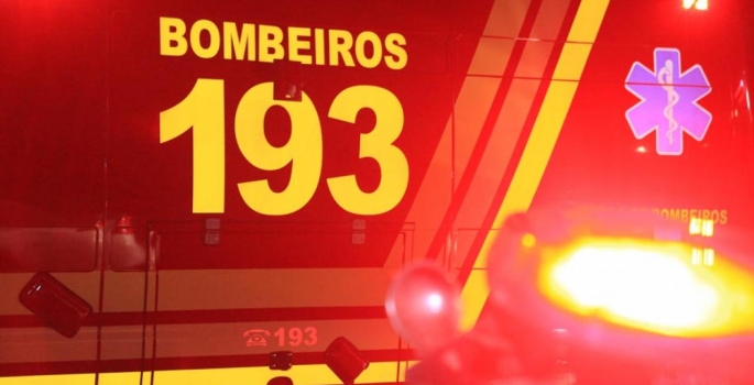 Casa fica destruída após pegar fogo em Avaré