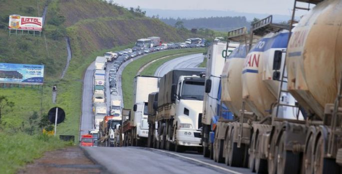 Trânsito mata mais de 1,3 milhão de pessoas todos os anos, diz OMS