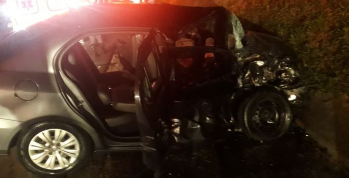 Acidente na SP-255 (Avaré) mata um e deixa veículo incendiado