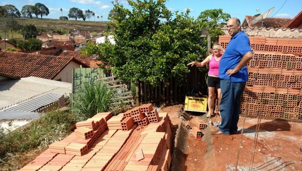 Prefeito cobra solução do Estado para muro de arrimo no Camargo