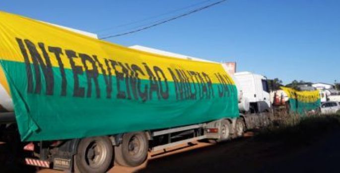 Brincando de golpe