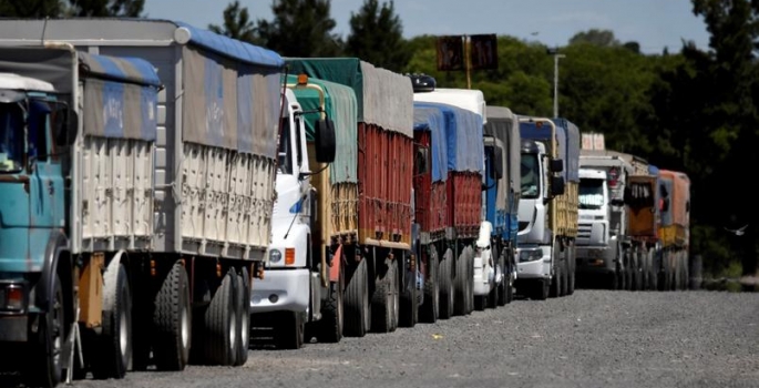 Chamado de greve dos caminhoneiros ganha apoio de confederação