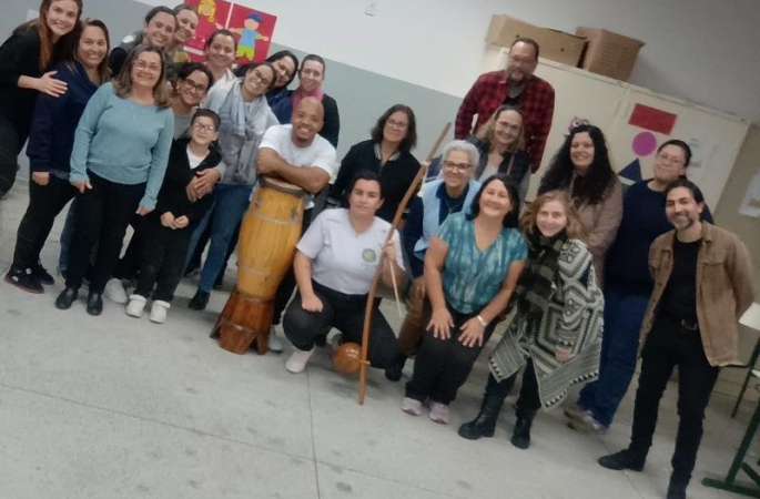 Professores passam por capacitação sobre capoeira e ginástica artística