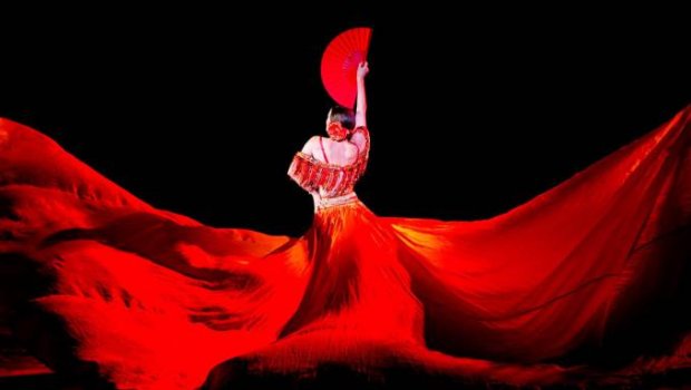 Viva Cármen! Jogou a lei no lixo! Rebelde como a de Bizet!