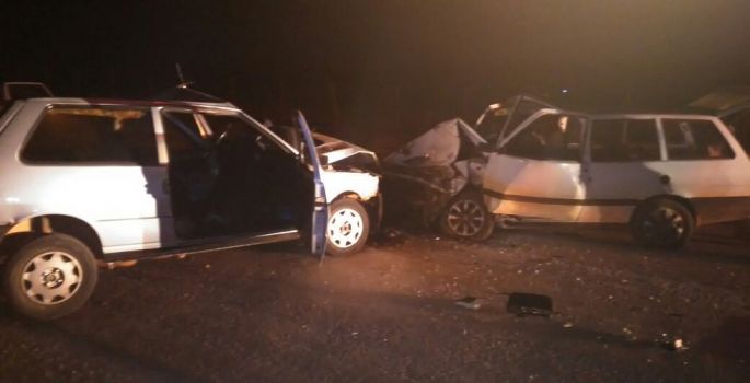 Acidente entre dois carros deixa feridos em vicinal de Itaí