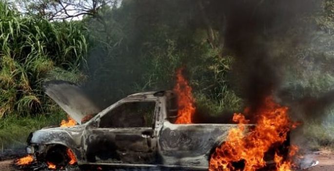 Carro pega fogo e deixa homens feridos entre Botucatu e Itatinga