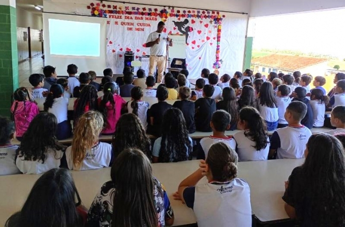 Histórias em quadrinhos é tema de palestra na escola municipal Orlando Cortez