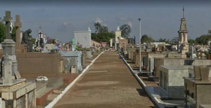 Moradores de Bernardino de Campos reclamam da falta de espaço em cemitério municipal