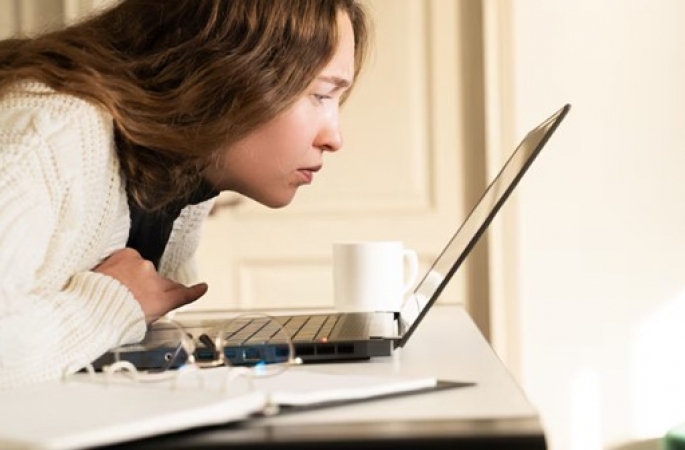 O que acontece com seu cérebro quando você assiste a vídeos online em velocidade rápida?