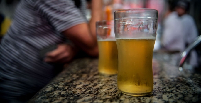 Dia de Combate ao Alcoolismo: médicos alertam sobre danos à saúde