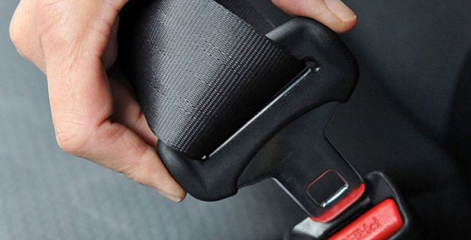 Mesmo na estrada, 48% dos passageiros não usa cinto no banco de trás