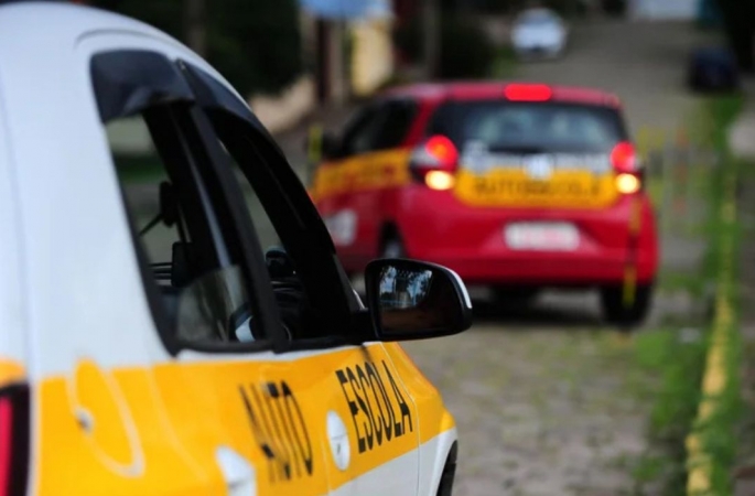 Contran aprova resolução que acaba com obrigação de aula em autoescola