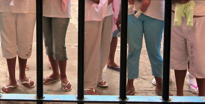 A maternidade fora do cárcere