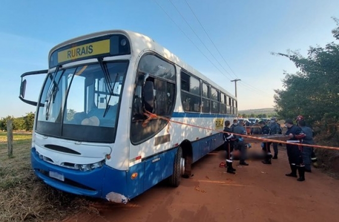 Policial civil em moto esportiva morre em acidente com ônibus em Avaré