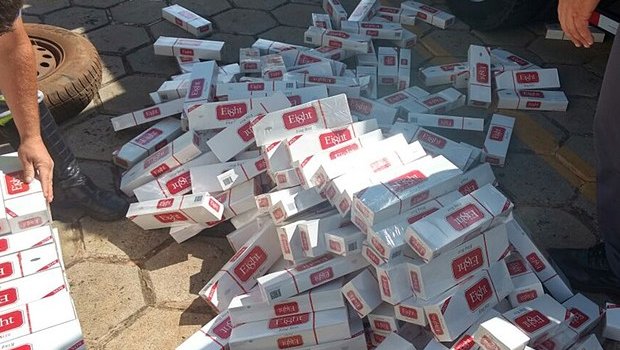 Polícia Rodoviária apreende cigarros contrabandeados e prende 4 homens