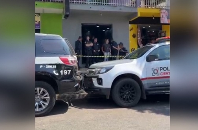 Adolescente mata amigo ao manusear arma em barbearia no interior de SP
