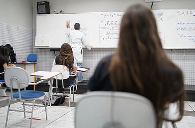 Piso nacional dos professores sobe para R$ 4.420,55