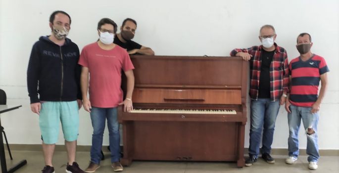 Avaré: Piano que foi relíquia de família é doado ao Centro Cultural