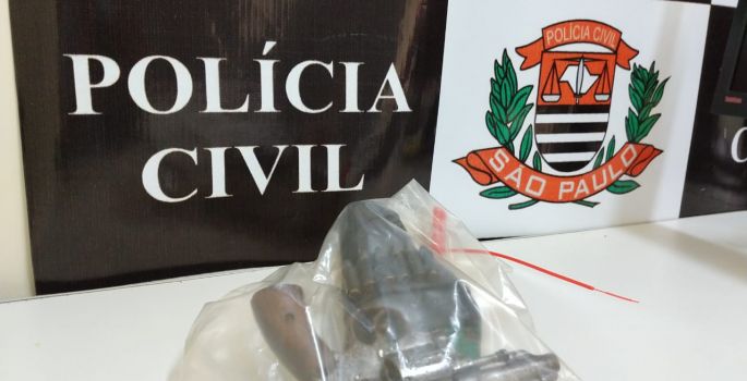 Polícia Civil prende caseiro por posse irregular de arma de fogo