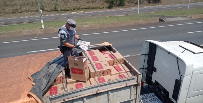 Polícia Rodoviária prende caminhão vindo do Paraguai com 350 mil maços de cigarros contrabandeados