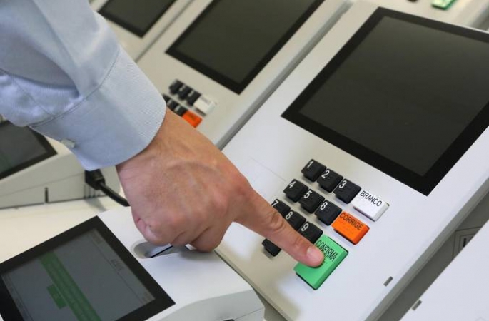 PEC que acaba com reeleição é ineficaz e inoportuna