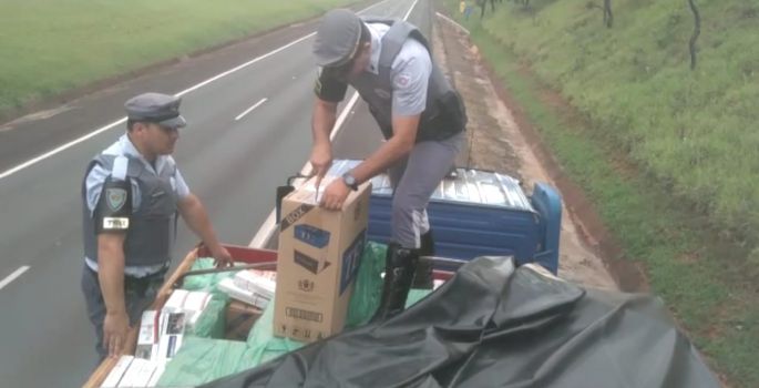 TOR apreende caminhão com mais de 400 mil maços de cigarro contrabandeados em Avaré