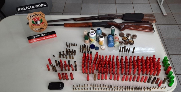 Homem é preso na zona rural com duas espingardas e farta munição