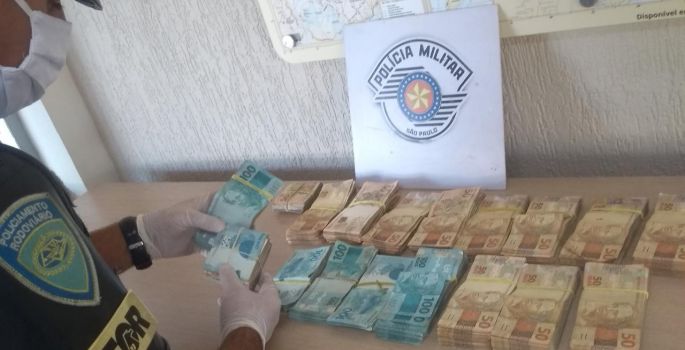 Policiais do TOR prendem homem com mais de 100 mil reais oriundos da venda de cigarros ilícitos
