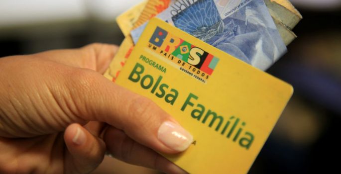 Caixa começa a pagar hoje décimo terceiro do Bolsa Família