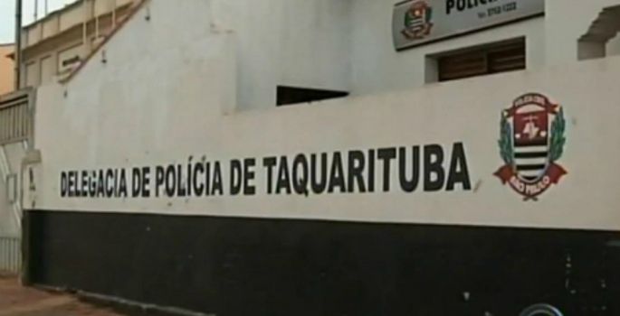 Dupla rouba armas de PMs, atira e foge com a viatura em Taquarituba