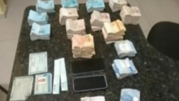Dupla suspeita de furto é flagrada com mais de R$ 100 mil e joias em Avaré