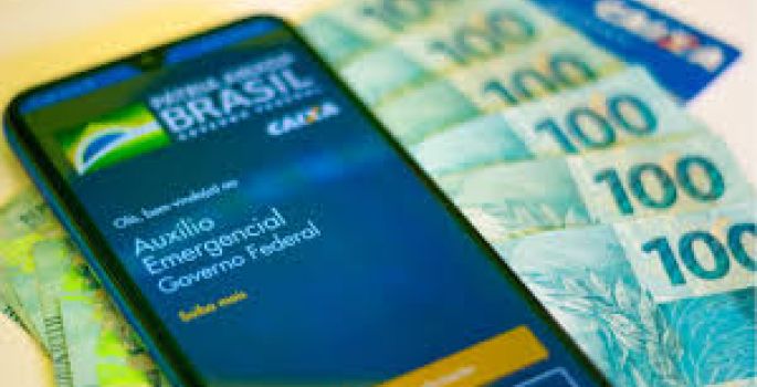 Governo estuda estender auxílio emergencial até o fim de 2020, mas com valor menor