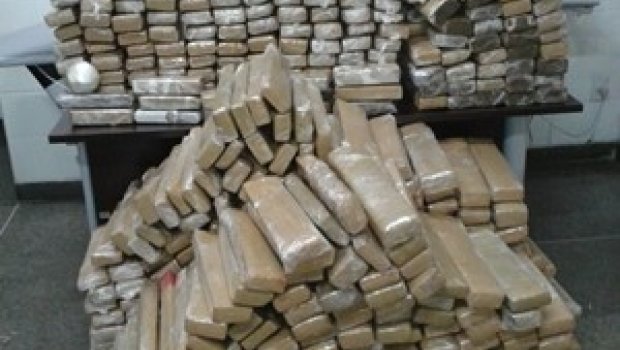  Veículo é apreendido com 710 kg de maconha na Rodovia Castello Branco