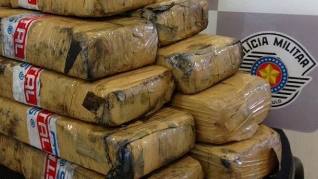 Adolescente é apreendido com tijolos de maconha na Raposo Tavares