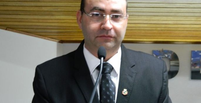 Zandoná critica obra de creche do São Rogério