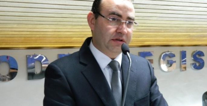 VEREADOR PEDE EXPLICAÇÕES SOBRE OS SALÁRIOS DOS SERVIDORES DO SAMU