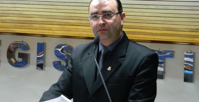 Flávio Zandoná pede informações sobre andamento de obras do Turismo